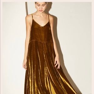 Datura Oro silk velvet slip dress. Size med